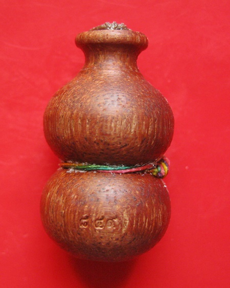 น้ำเต้าเสาร์ ๕ มหาลาภ พระมหาสุรศักดิ์ อติสกโข เนื้อไม้ พร้อมกล่อง ปี 60  