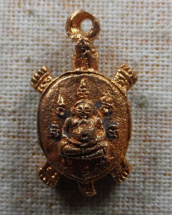 เต่าหล่อ (จิ๋ว) รุ่นเสาร์ ๕ อุดมทรัพย์ หลวงปู่หลิว วัดไร่แตงทอง จ.นครปฐม ปี๒๕๖๐