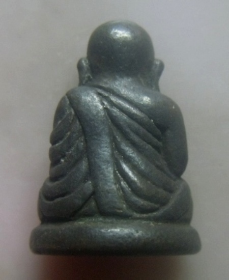 **เบาๆ**รูปหล่อหลวงพ่อเงิน วัดบางคลาน เนื้อโลหะผสม เก่าๆ มีคราบเบ้า**เนื้อจัด สวยๆ เชิญชมครับ