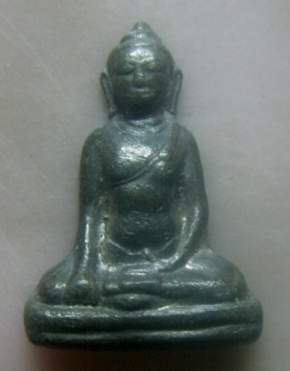 **เบาๆ**พระร่วงนั่งหลังลิ่ม ที่ระลึกครบ ๕๐ ปี โรงเรียนเมืองเชลียง จ.สุโขทัย ปี ๒๕๔๙**เนื้อชิน สวยๆ