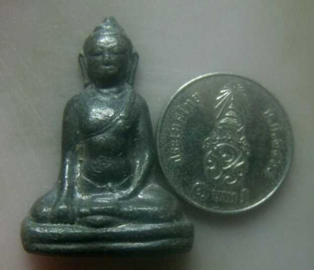 **เบาๆ**พระร่วงนั่งหลังลิ่ม ที่ระลึกครบ ๕๐ ปี โรงเรียนเมืองเชลียง จ.สุโขทัย ปี ๒๕๔๙**เนื้อชิน สวยๆ