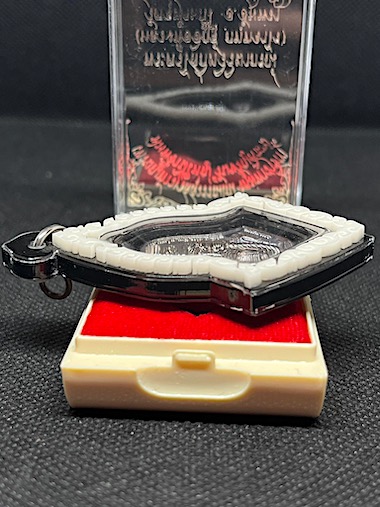 เหรียญจำปี รุ่นรับขวัญศิษย์ พิมพ์ใหญ่ เนื้อชนวนรมดำ