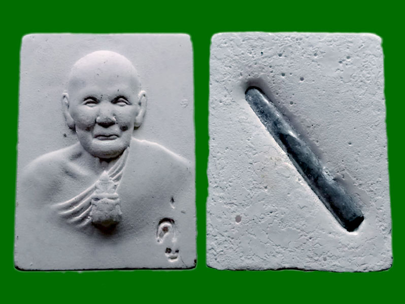 พระผงจักรพรรดิ์ พิมพ์หลวงปู่ดู่ครึ่งองค์ หลังฝังตะกรุด หลวงตาม้า วัดถ้ำเมืองนะ จ.เชียงใหม่  ....เ