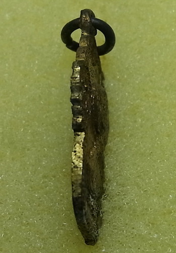 เหรียญเสมาเล็ก สมเด็จพระปิมหาราช หลังยันต์ ไม่ทราบวัดที่ออก