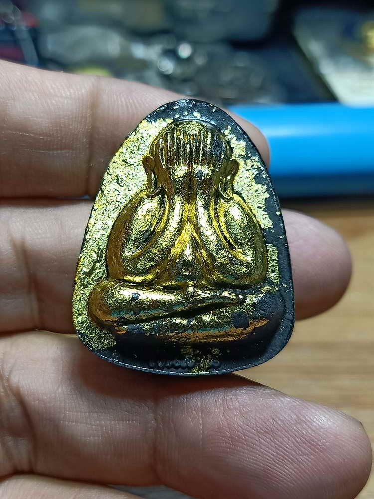 4-234 พระผงปิดตา เจ้าสัวเงินล้าน หลวงปู่แหวน ทยาลุโก วัดป่าหนองนกกด จ.สกลนคร 2566 เลข 137 กล่องเดิม