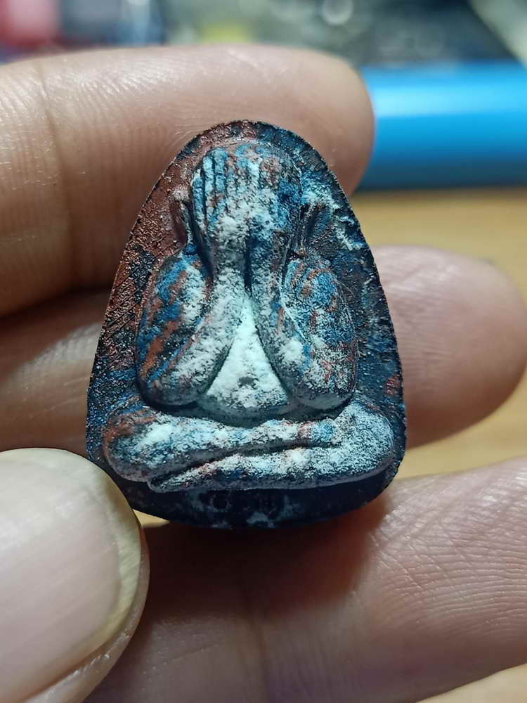 4-244 พระผงปิดตา ครบ 8 รอบ หลวงปู่นิ่ม วัดพุทธมงคล จ.สุพรรรณบุรี 2566 เลข 72 กล่องเดิม