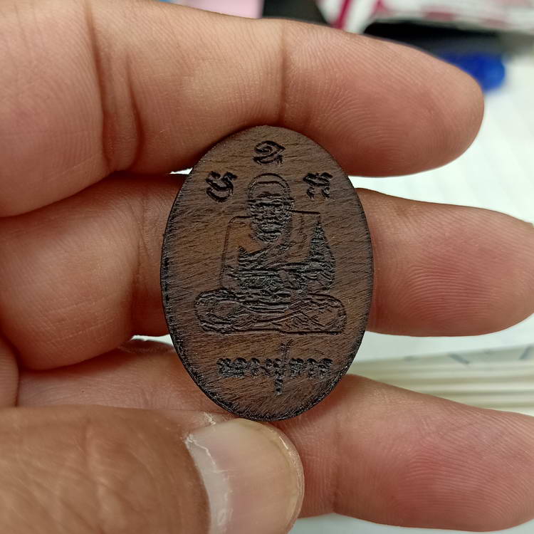 หลวงปู่ทวด วัดช้างให้ ออก วัดเขาเบญจขร อ.คลองหาด จ.สระแก้ว เนื้อไม้แกะ สวยคม เดิมๆ ไม่มีกล่อง