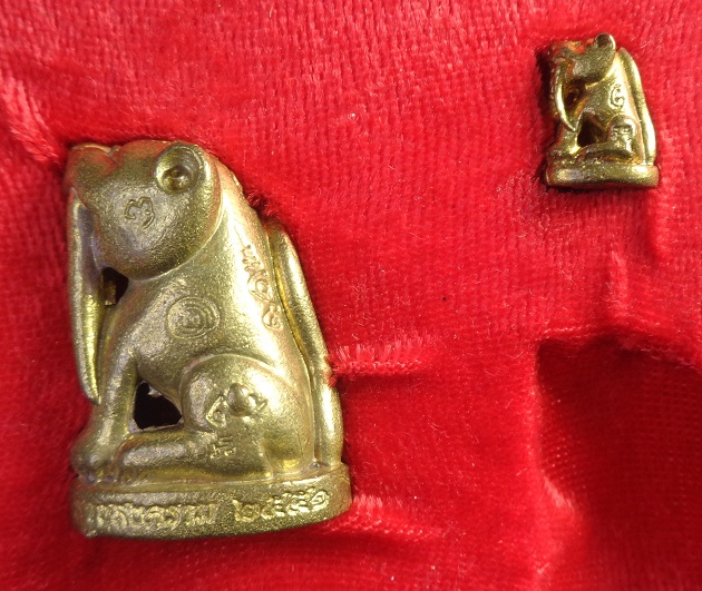 พยัคฆ์เขี้ยวดาบ หลวงพ่อสมชาย วัดปริวาสฯ ชุดกรรมการ 2 องค์ ปี ๒๕๕๑ รุ่นระลึกสร้างอุโบสถ สวยครับ