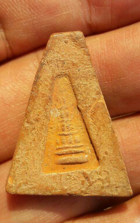 พระผงสุพรรณจงอางศึก อู่ทองจงอางศึก(มุ่ย ถิร โพธิ์ โต๊ะ เงิน และคณาจารย์เกือบ 60 รูป) เคาะเดียว(38)