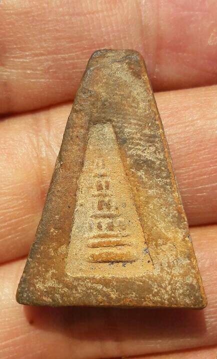 พระผงสุพรรณจงอางศึก อู่ทองจงอางศึก(มุ่ย ถิร โพธิ์ โต๊ะ เงิน และคณาจารย์เกือบ 60 รูป) เคาะเดียว(40)