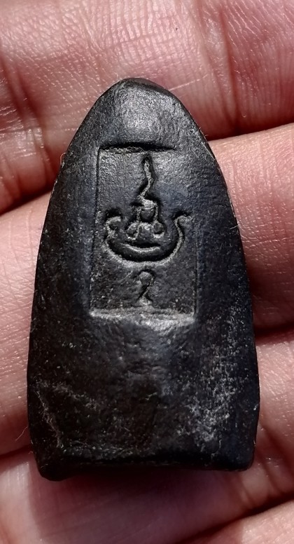 พระร่วงยืน(ปางเปิดโลก) หลวงพ่อกวย วัดโฆสิตาราม จ.ชัยนาท เนื้อผงใบลานหลังยันต์เล็ก ยุคต้น เคาะเดียว