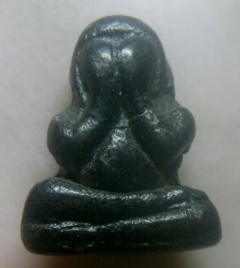 **เบาๆ**พระปิดตามหาลาภ พิมพ์ลอยองค์ เนื้อผงคลุกรัก หนึกนุ่ม แห้งเก่า ไม่ทราบที่**เนื้อจัด สวยๆ