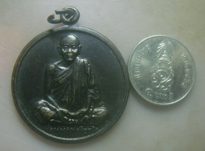 **เบาๆ**เหรียญหลวงพ่อคูณ วัดบ้านไร่ รุ่นกูนั่ง ฮ.มา ปลอดภัยดี มีลาภ ปี ๒๕๓๗**ตอกโค้ด สวยๆ