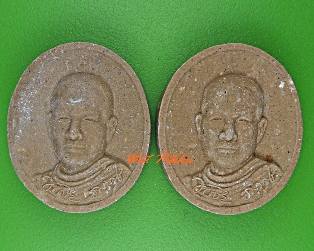 พระผงหลวงพ่อขวัญชัย วัดนามะตูม ชลบุรี -คู่- .C515.