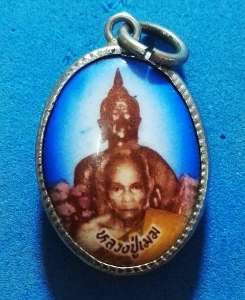 ล็อกเก็ตหลวงปู่เมฆ วัดลำกระดาน