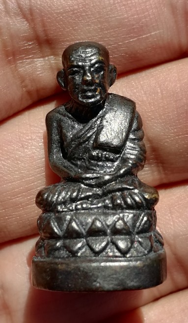 หลวงปู่ทวด รูปหล่อพิมพ์บัวรอบ ตอกโค๊ดใต้ฐาน วัดในหาน จ.ภูเก็ต ปี 2536 เคาะเดียว