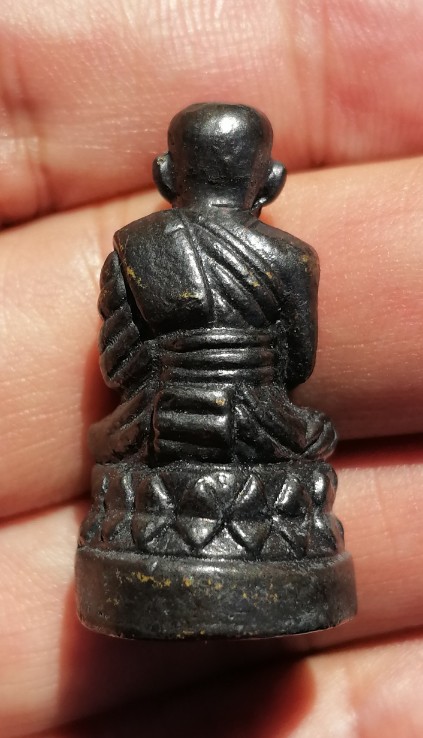 หลวงปู่ทวด รูปหล่อพิมพ์บัวรอบ ตอกโค๊ดใต้ฐาน วัดในหาน จ.ภูเก็ต ปี 2536 เคาะเดียว