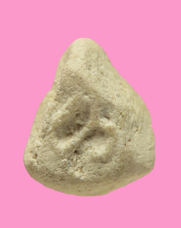 พระปิดตา หลังประทุนกดยันต์