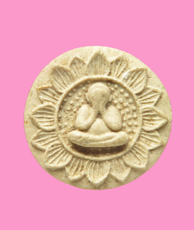 พระปิดตาบัวบาน สูงประมาณ 1.2 ซม.