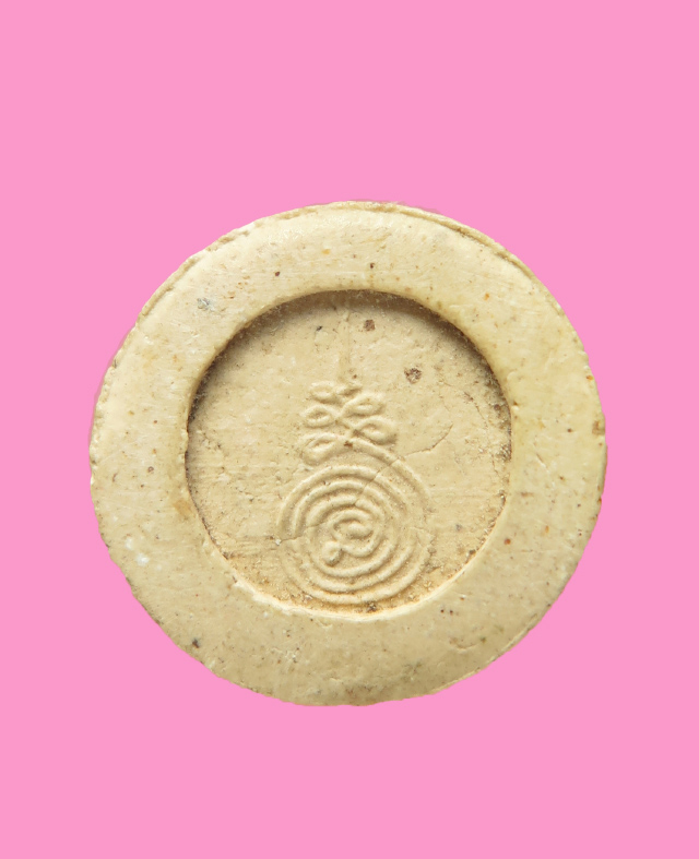 พระปิดตาบัวบาน สูงประมาณ 1.2 ซม.