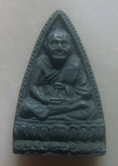 **เบาๆ**หลวงปู่ทวด วัดช้างให้ พ่อท่านฉิ้น วัดเมืองยะลา เนื้ิอว่าน รุ่นปลดหนี้ ปี ๒๕๔๘**สวยๆ