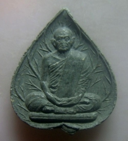 **เบา​ๆ​**พระผงพิมพ์ใบโพธิ์ รุ่นแรก พระอาจารย์นอง วัดทรายขาว รุ่นสร้างวิหาร ปี ๒๕๓๕**สวยๆ