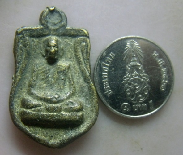 **เบาๆ**เหรียญเสมาหล่อเกจิ เนื้อทองผสม เก่าๆไม่ทราบที่**เนื้อจัดๆ สวยๆ เชิญชมครับ