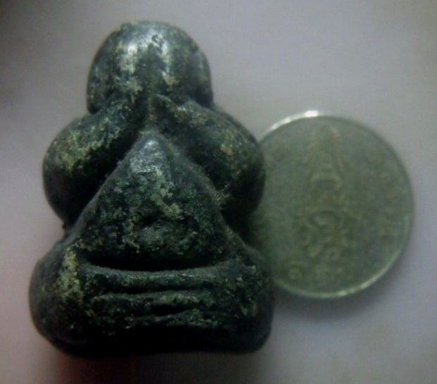 **เบาๆ**พระปิดตาเนื้อผงจุ่มรัก พิมพ์วัดสะพานสูง เก่า ไม่ทราบที่**เนื้อจัด สวยๆ เชิญชมครับ