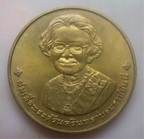 **เบาๆ**เหรียญอนุสรณ์การพระราชพิธีถวายพระเพลิงพระบรมศพ สมเด็จย่า ๑๐ มีนาคม ๒๕๓๙**พร้อมซองเดิม