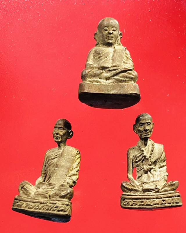 รูปเหมือนหลวงเงิน หลวงพ่อเดิม หลวงพ่อทบ ออกวัดวังตะกู จ.พิจิตร