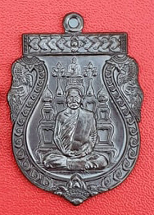 หลวงปู่สรวง วัดถ้ำพรหมสวัสดิ์ เหรียญเสมาโต๊ะหมู่เนื้อนวะ รุ่นมงคลบารมี ปี 2555 กล่องวัดเดืมๆ