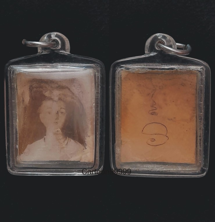 รูปถ่ายกุมารทอง หลังยันต์ เก่า มีอายุครับ เลี่ยมพร้อมใช้ครับผม