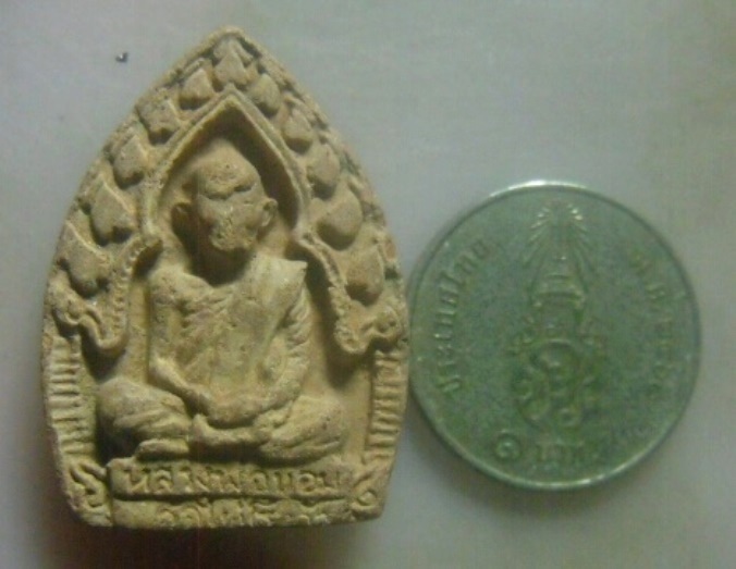 **เบาๆ**รูปเหมือนเจ้าสัวมหาเศรษฐี เนื้อดิน หลวงพ่อขอม วัดไผ่โรงวัว จ.สุพรรณบุรี**หลังยันต์ห้า