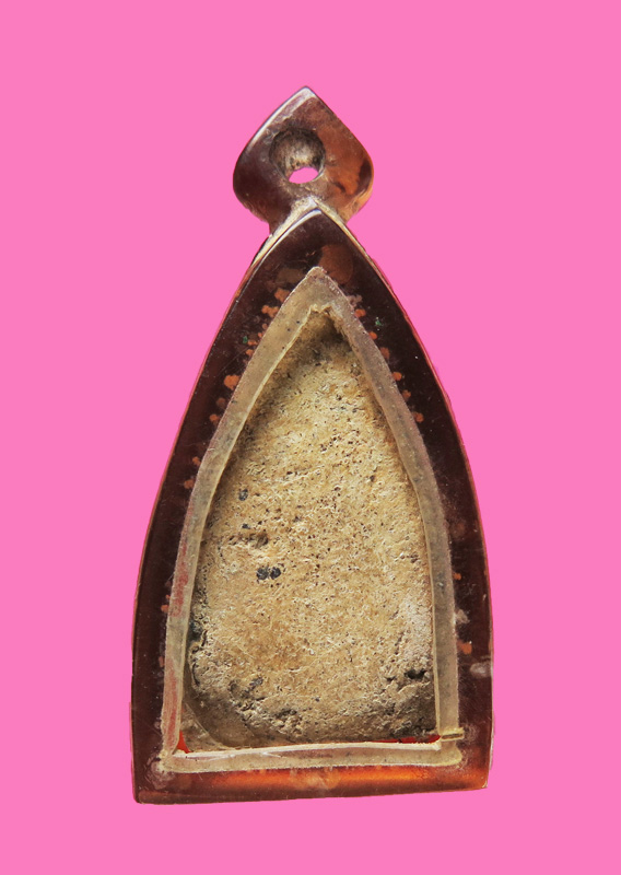 พระชัยวัฒน์เนื้อดินผสมผงว่าน วัดพรหมบุรี ปี2496 หลวงพ่อจรัญ วัดอัมพวัน จ. สิงห์บุรี ออกวัดพรหมบุรี