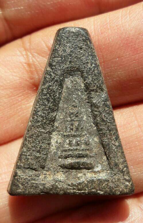 พระผงสุพรรณจงอางศึก อู่ทองจงอางศึก(มุ่ย ถิร โพธิ์ โต๊ะ เงิน และคณาจารย์เกือบ 60 รูป) เคาะเดียว(6)