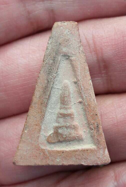 พระผงสุพรรณจงอางศึก อู่ทองจงอางศึก(มุ่ย ถิร โพธิ์ โต๊ะ เงิน และคณาจารย์เกือบ 60 รูป) เคาะเดียว(9)