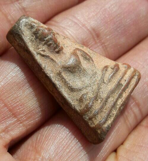 พระผงสุพรรณจงอางศึก อู่ทองจงอางศึก(มุ่ย ถิร โพธิ์ โต๊ะ เงิน และคณาจารย์เกือบ 60 รูป) เคาะเดียว(10)