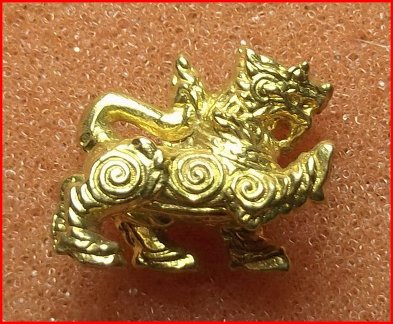 สิงห์จิ๋ว รุ่น 1 หลวงพ่อเพี้ยน วัดเกริ่นกฐิน จ.ลพบุรี เนื้อทองเหลือง ปี 2553