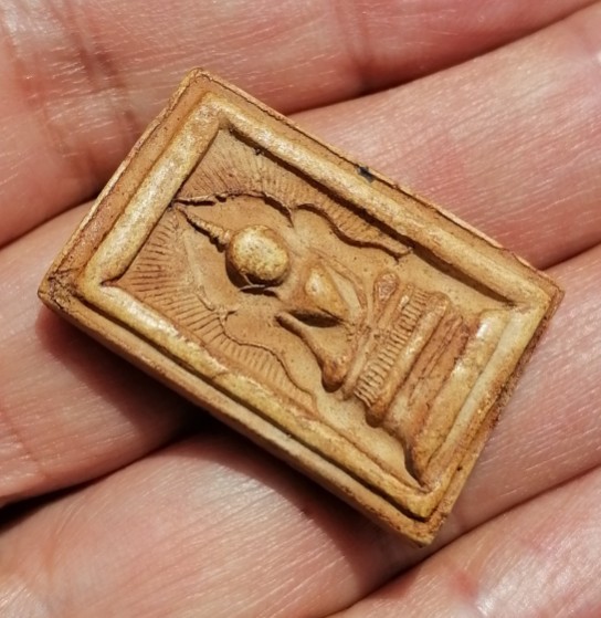 พระสมเด็จแหวกม่าน หลังเรียบ หลวงพ่อกวย วัดโฆสิตาราม จ.ชัยนาท​ ยุคต้น​ เคาะเดียว     