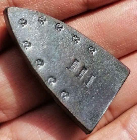 หลวงพ่อทวด พิมพ์เตารีด วัดในหาน เนื้อนวะโลหะ นะ 9 โค๊ด 2 ในหาน 1 กรรมการ จ.ภูเก็ต ปี 2536 เคาะเดียว