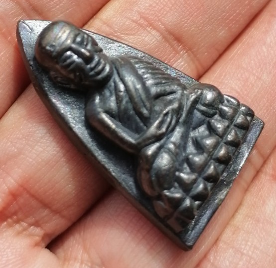 หลวงพ่อทวด พิมพ์เตารีด วัดในหาน เนื้อนวะโลหะ นะ 9 โค๊ด 2 ในหาน 1 กรรมการ จ.ภูเก็ต ปี 2536 เคาะเดียว