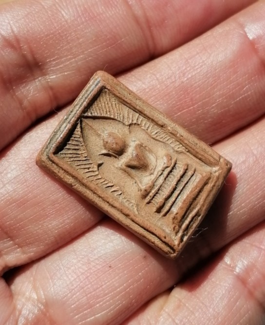 พระสมเด็จแหวกม่าน​ หลังเจดีย์ หลวงพ่อกวย วัดโฆษิตาราม จ.ชัยนาท เนื้อดิน ปี​ 2508 เคาะเดียว    