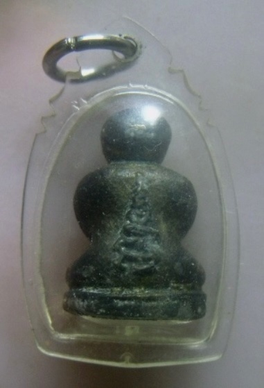 **เบา​ๆ​**พระปิดตามหาลาภ หลังยันต์ เนื้อโลหะผสม เก่าๆ ไม่ทราบที่**เลี่ยมสวยพร้อมใช้