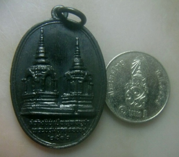 **เบาๆ**เหรียญพระบรมธาตุดอยตุง หลังพระบาทสมเด็จพระเจ้าอยู่หัวภูมิพลอดุลยเดช จ.เชียงราย ปี ๒๕๑๖**สวยๆ