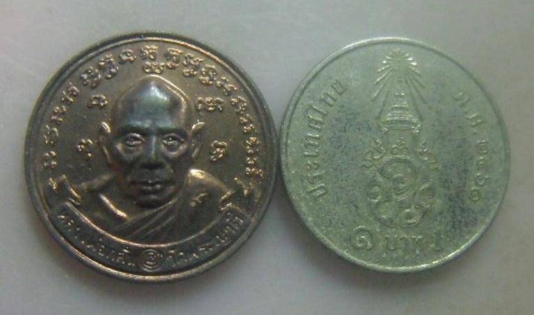 **เบาๆ**เหรียญกลมหลวงพ่อกลั่น วัดพระญาติฯ หลังยันต์ จ.อยุธยา ปี ๒๕๔๔**ตอกโค้ด สวยๆ