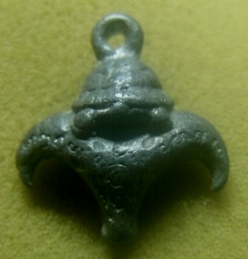 **เบาๆ**กระจับไหลเงิน หลวงพ่อเพชร วัดไทรทอง จ.กาญจนบุรี**เนื้อสังฆวานร ด้านค้าขาย เมตตา แคล้วคลาด 