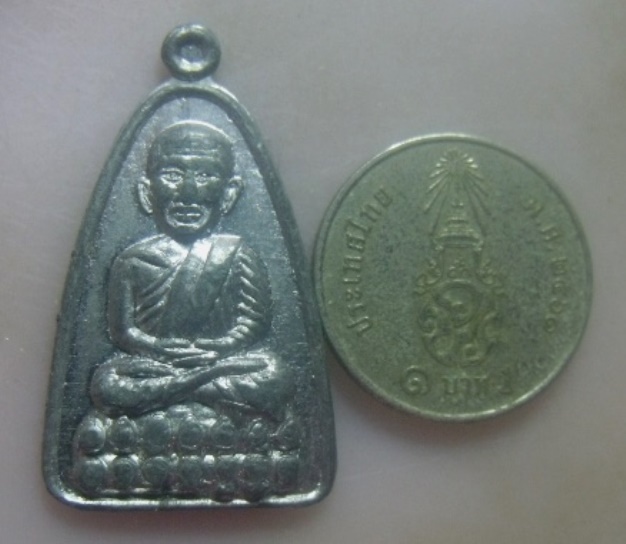 **เบาๆ**เหรียญหลวงพ่อทวด หลังหนังสือ วัดช้างให้ รุ่นมหาลาภ**เนื้อชินตะกั่ว เชิญชมครับ