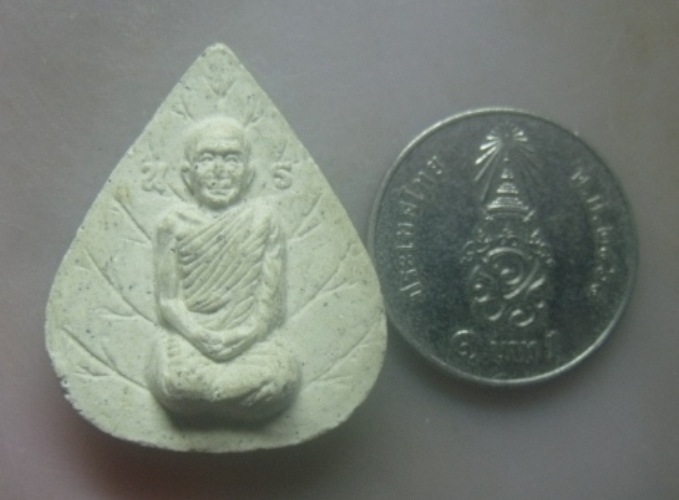 **เบาๆ**พระผงรูปเหมือน พิมพ์ใบโพธิ์หลังยันต์ ท่านเจ้าคุณนรฯ รุ่นพระธรรมขันธ์ ปี ๒๕๕๕**สวยๆ