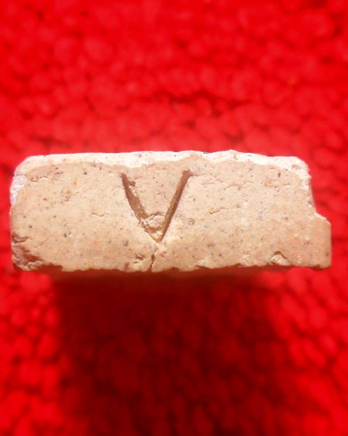 พระผงรูปเหมือน ฉลองมณฑป 2533 หลังหนู หลวงพ่อกษม สุสานไตรลักษณ์