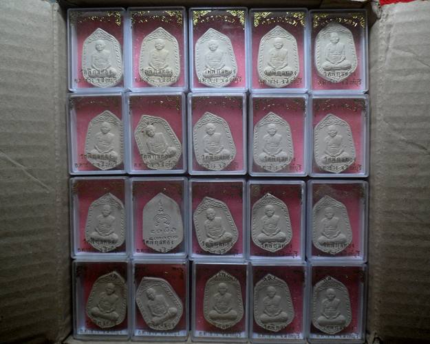 ชุด100องค์ หลวงพ่อแพ วัดพิกุลทอง สิงห์บุรี เคาะเดียวแดง